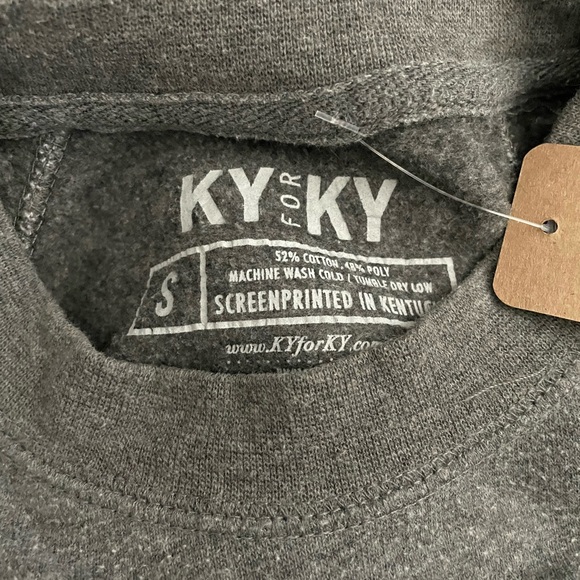 Cozy Gray Crewneck Sweater with 'Y'ALL' Print - Picture 3 of 3